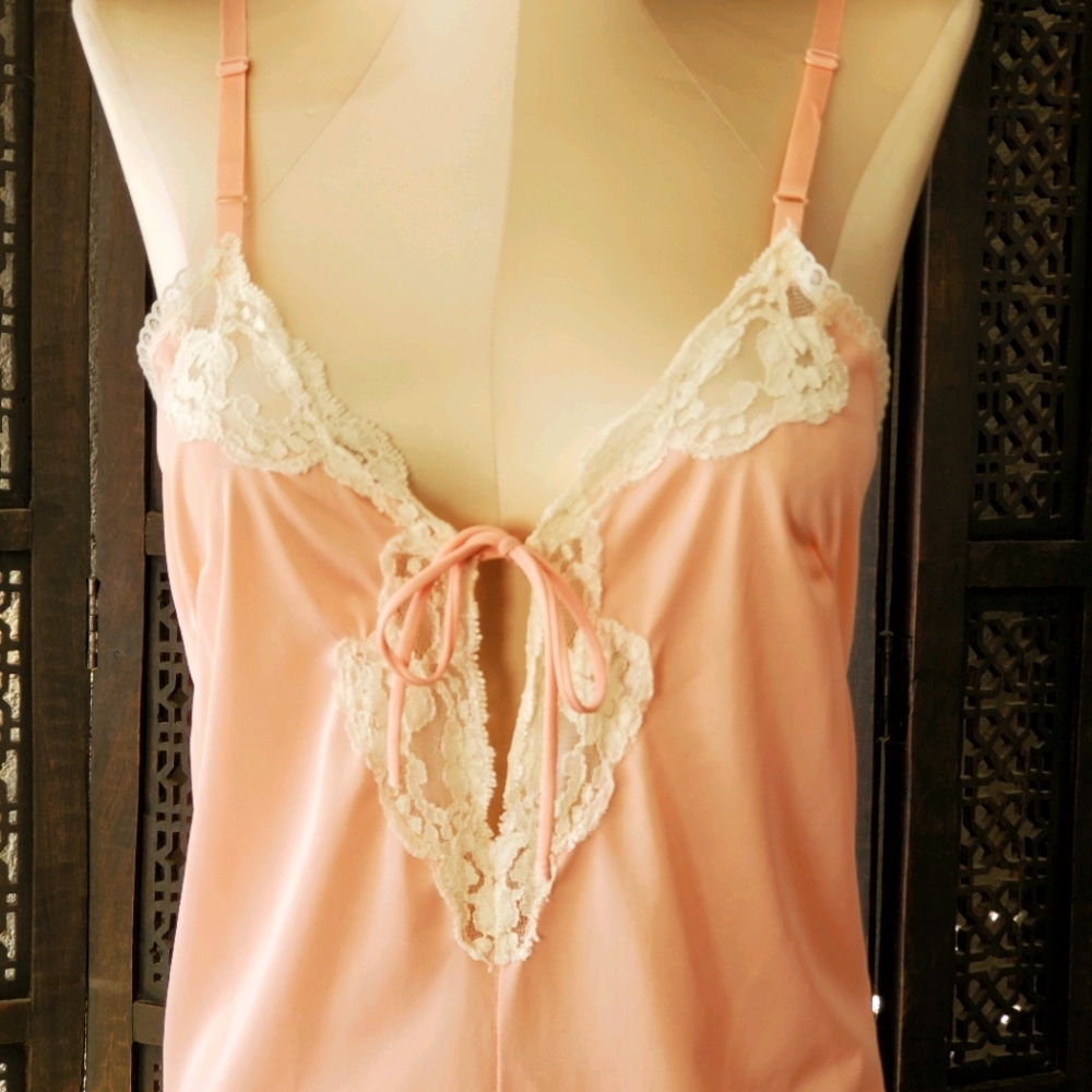 Pink w white lace vintage lingerie sleep romper - Picture 10 of 16